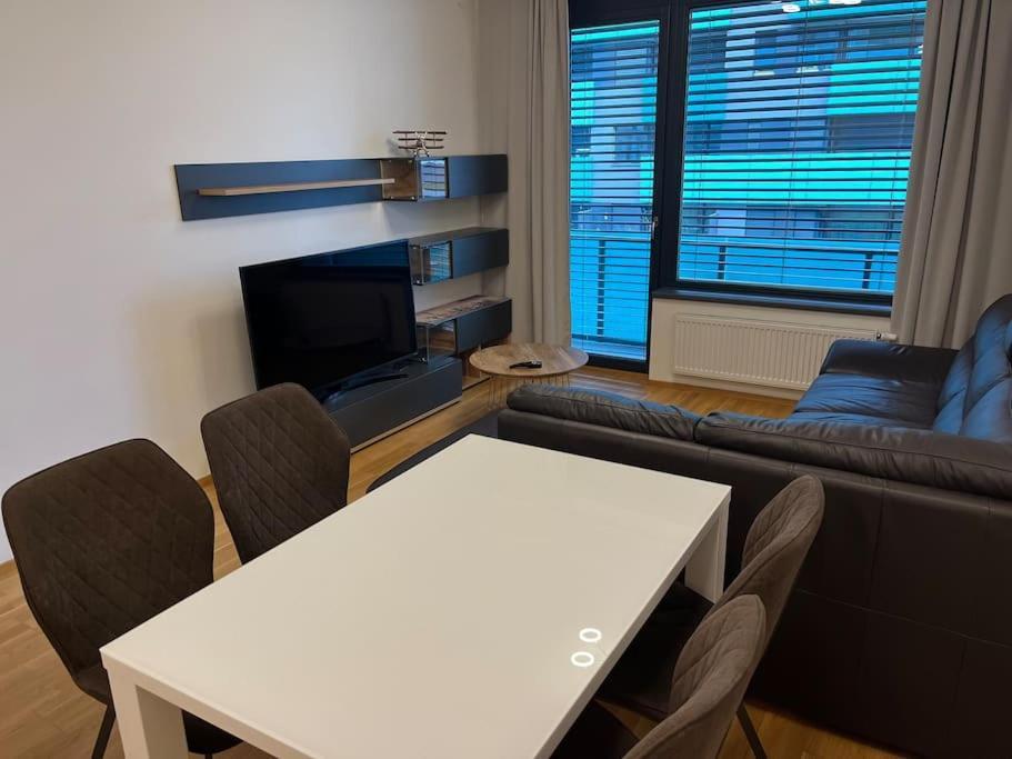 Apartman Holesovice,Balkon,Garaz Prag Exterior foto
