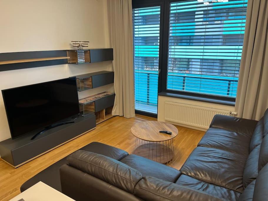 Apartman Holesovice,Balkon,Garaz Prag Exterior foto