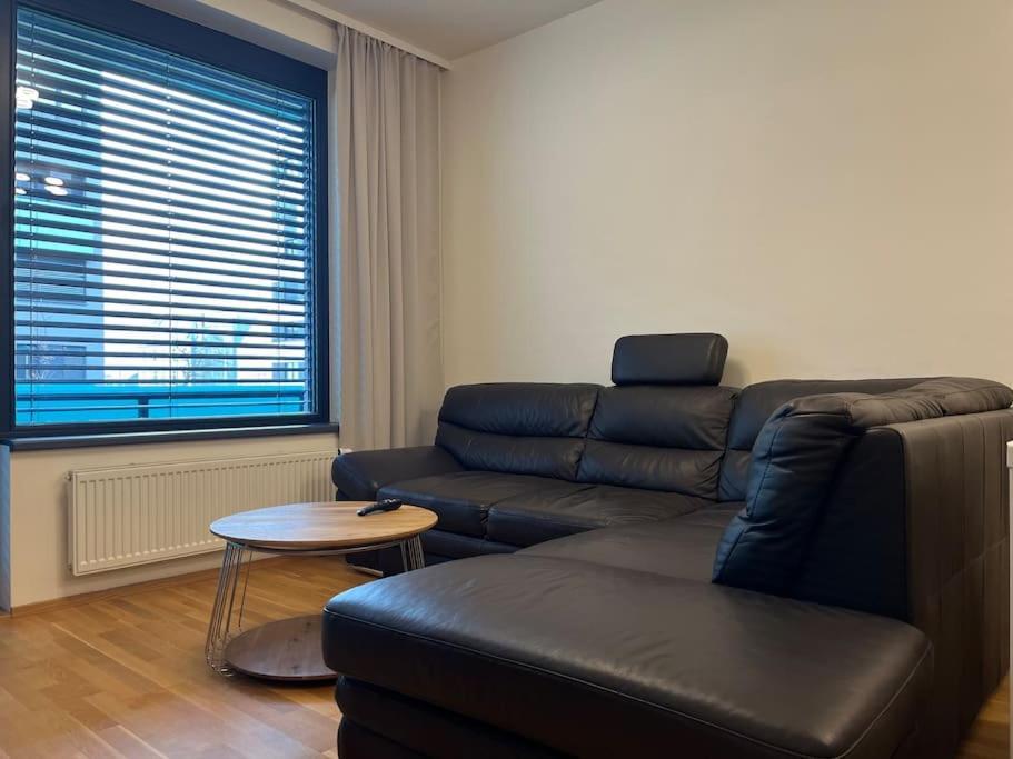 Apartman Holesovice,Balkon,Garaz Prag Exterior foto