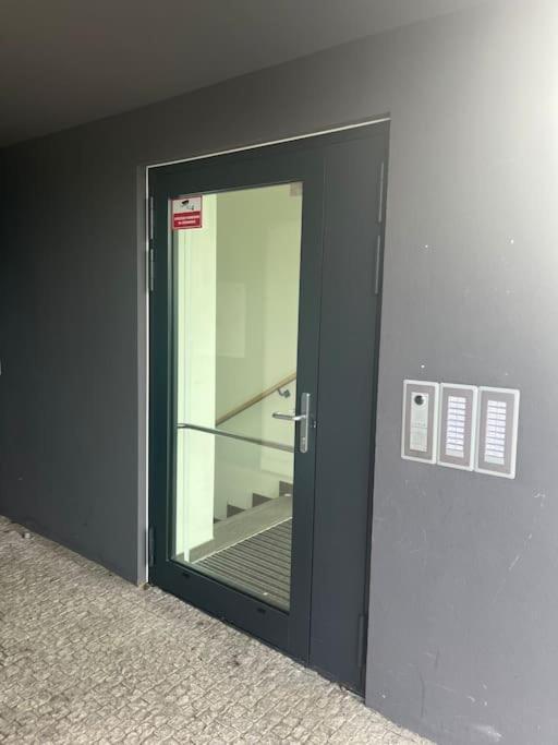 Apartman Holesovice,Balkon,Garaz Prag Exterior foto