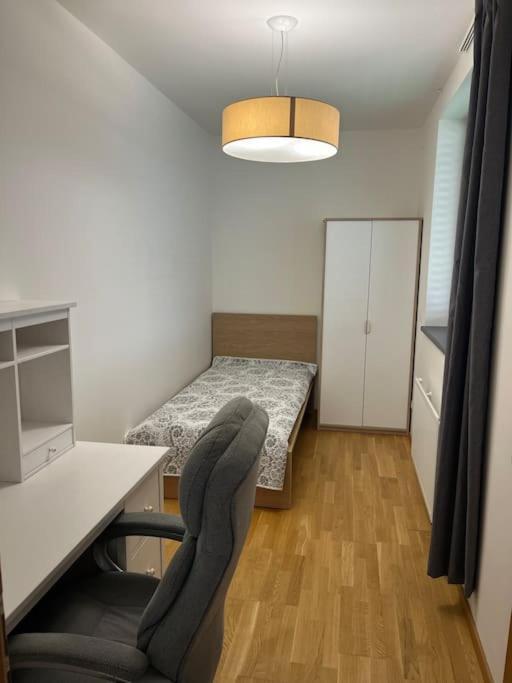 Apartman Holesovice,Balkon,Garaz Prag Exterior foto