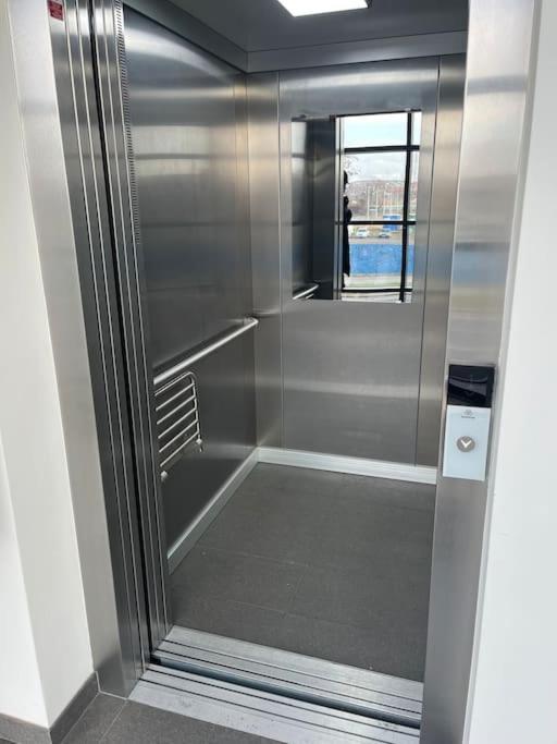 Apartman Holesovice,Balkon,Garaz Prag Exterior foto