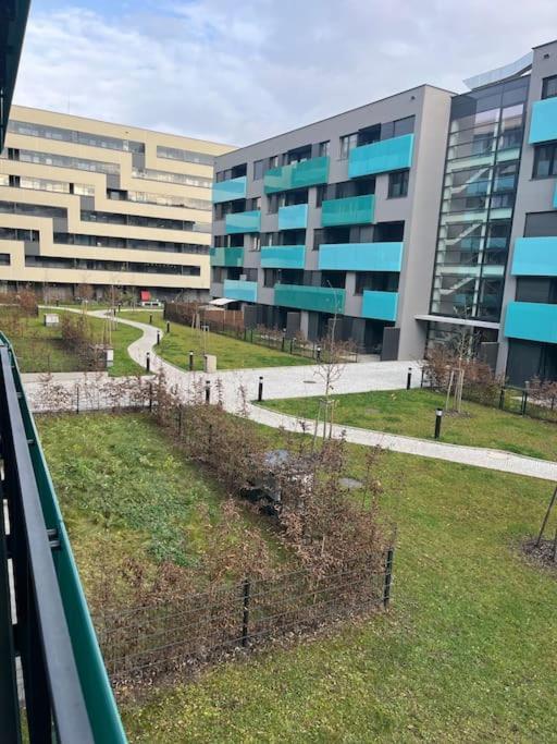 Apartman Holesovice,Balkon,Garaz Prag Exterior foto