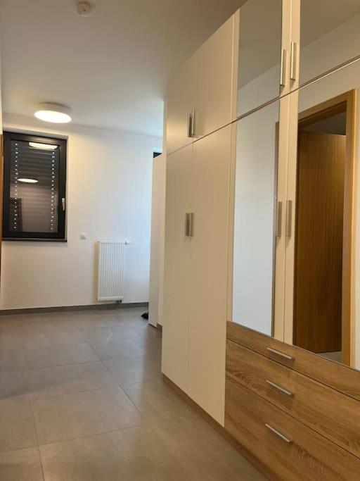 Apartman Holesovice,Balkon,Garaz Prag Exterior foto