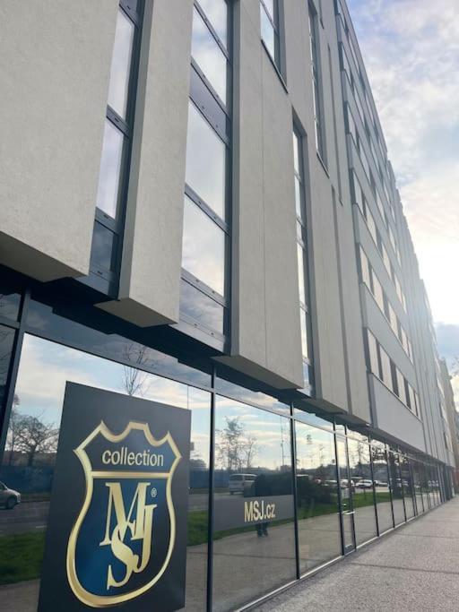Apartman Holesovice,Balkon,Garaz Prag Exterior foto