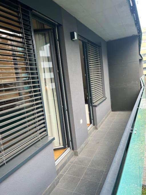 Apartman Holesovice,Balkon,Garaz Prag Exterior foto
