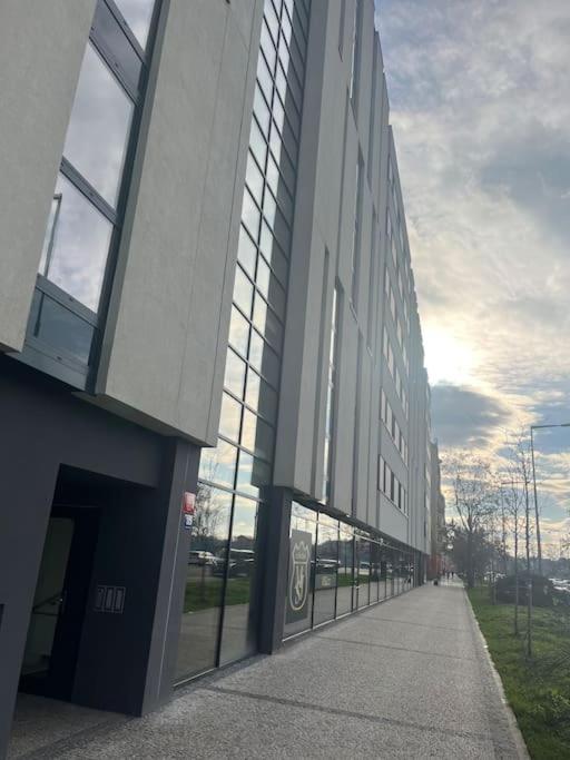 Apartman Holesovice,Balkon,Garaz Prag Exterior foto