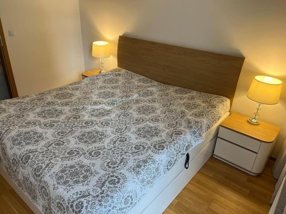 Apartman Holesovice,Balkon,Garaz Prag Exterior foto